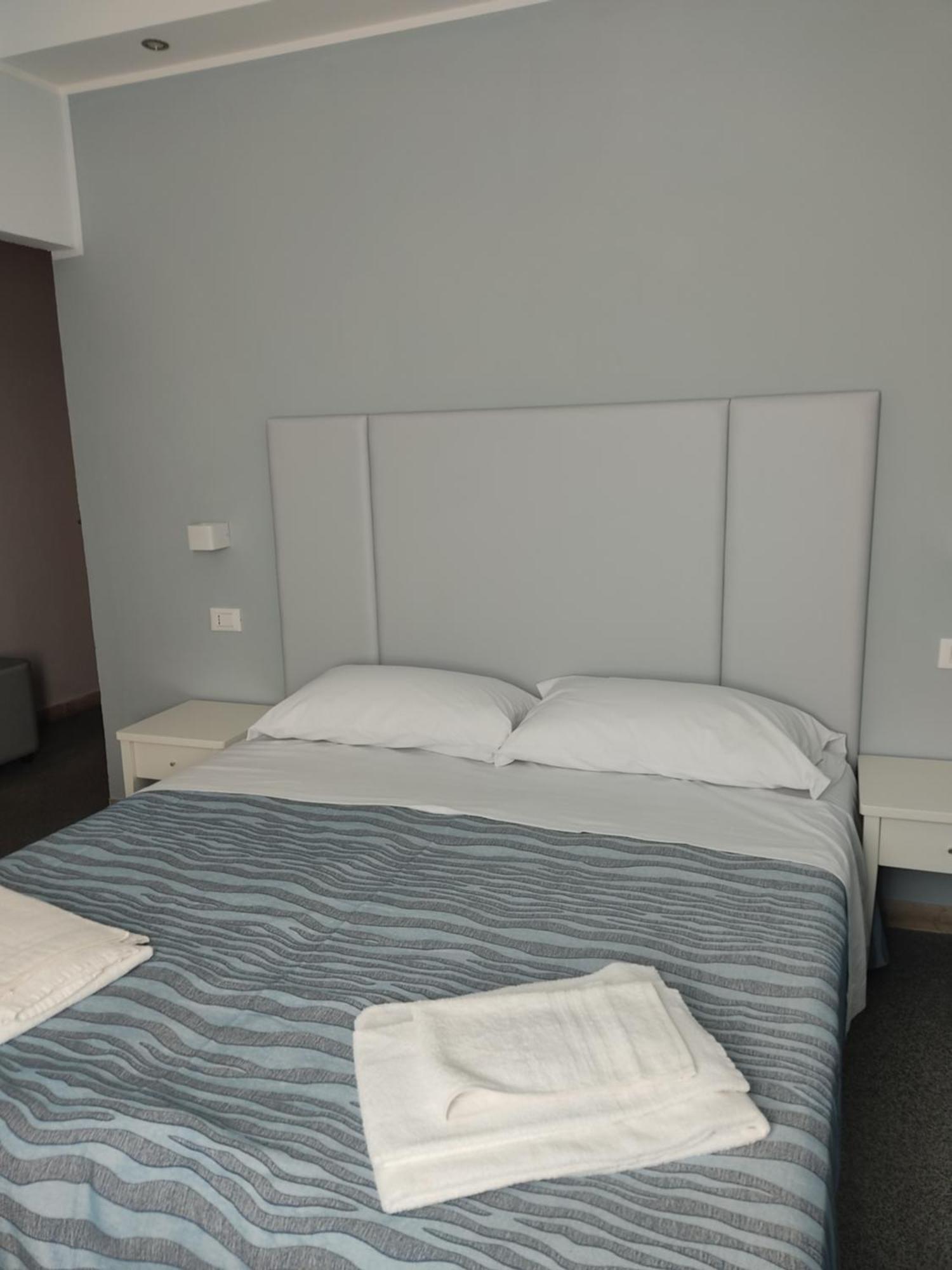 רימיני Hotel Caravel Park מראה חיצוני תמונה