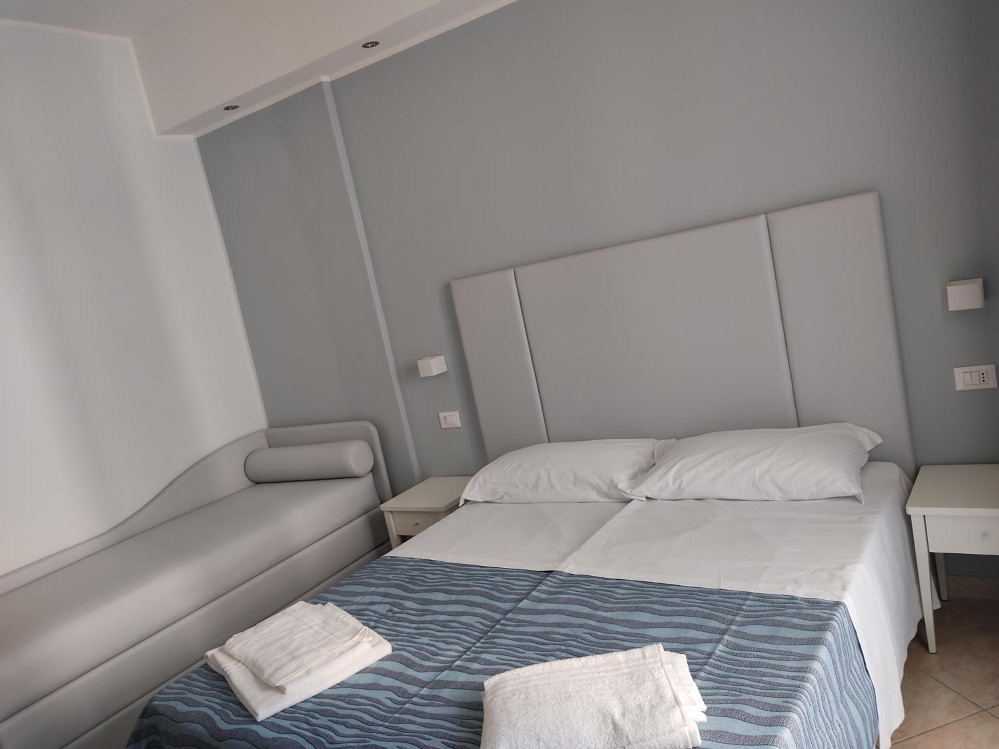 רימיני Hotel Caravel Park מראה חיצוני תמונה